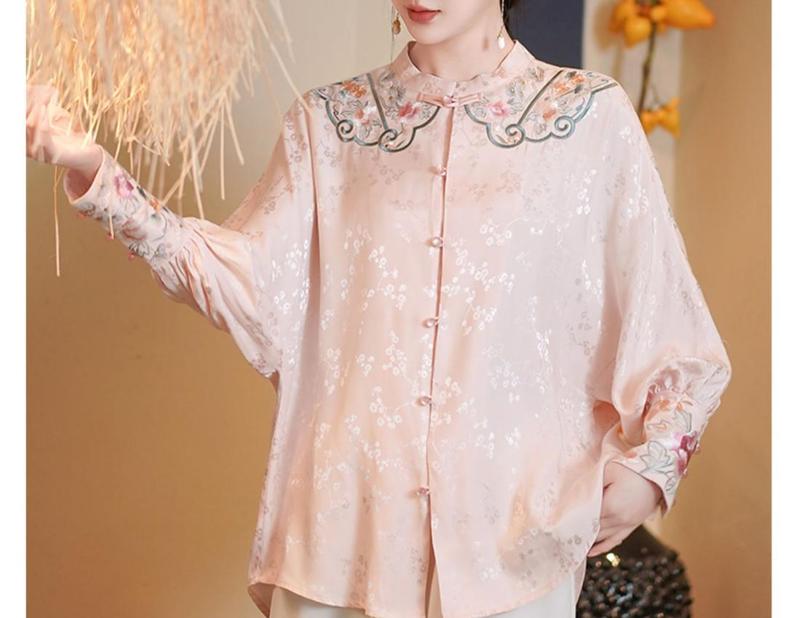 Product Introduction of Loose Version New Chinese Style Women's Shirt 2023 New Chinese Style Ethnic Style Tang Costume Top Long Sleeve Stand Collar Women 19