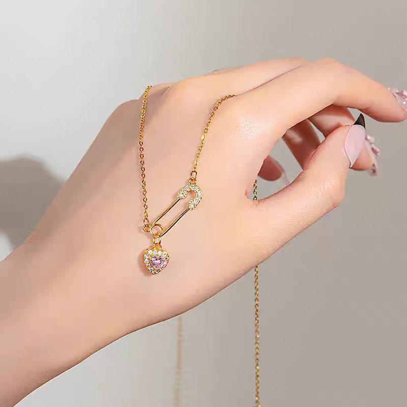 Safety Pin Necklace with Heart Charm Pink Crystal Hearts Pendant Paperclip Necklace for Woman Hollow Pin Heart Chains Choker 4
