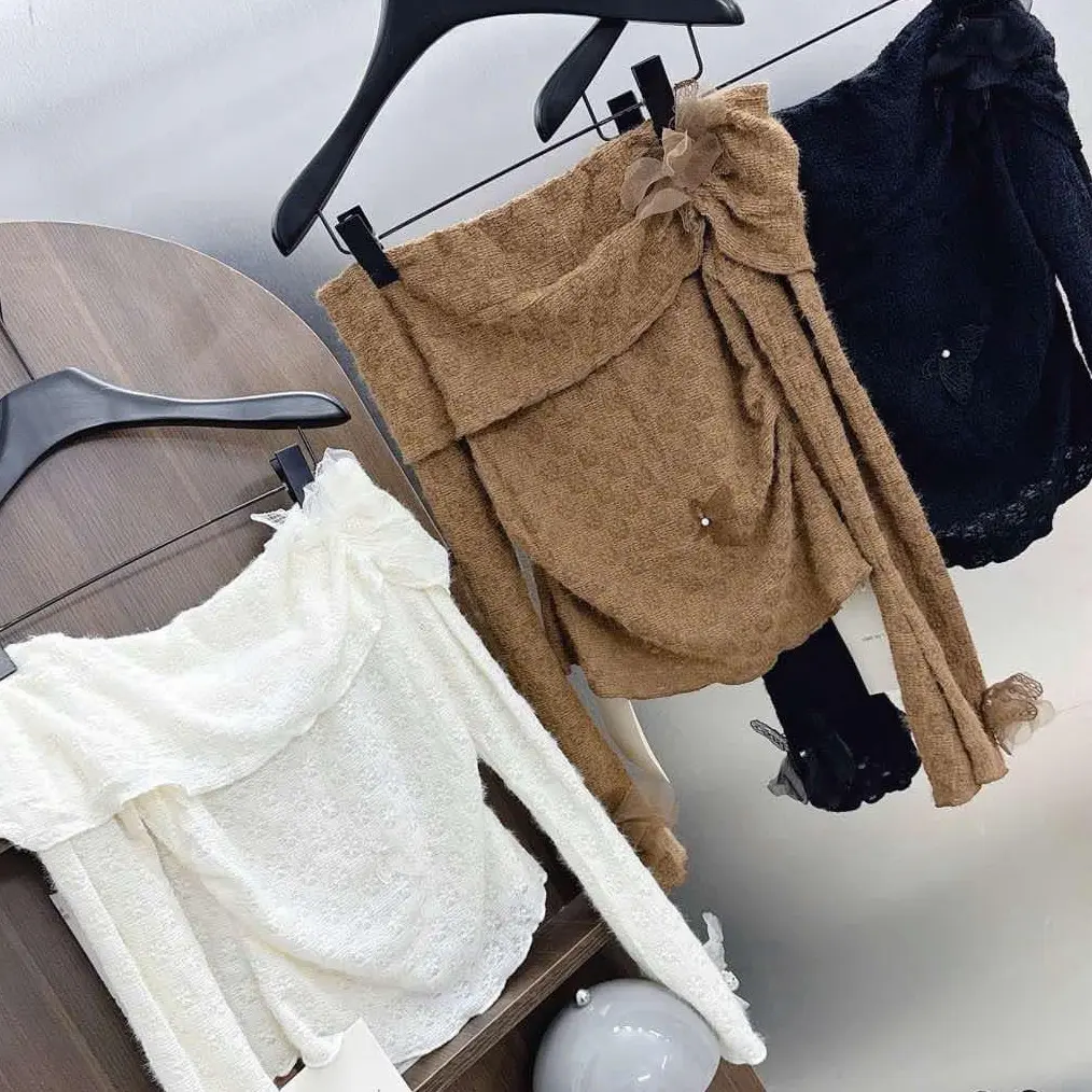 Áo chất dạng Len  tơ mềm  mại  thoải mái  dễ chịu  kiểu  dáng đẹp dễ mặc  có hoa cổ và 2 bên tay