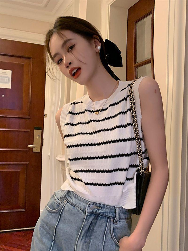 Product Introduction of Thin Color-Block Striped Sleeveless Slim Knitted Vest for Women, Summer Korean Fashionable Stylish Versatile Short Top Trend 8
