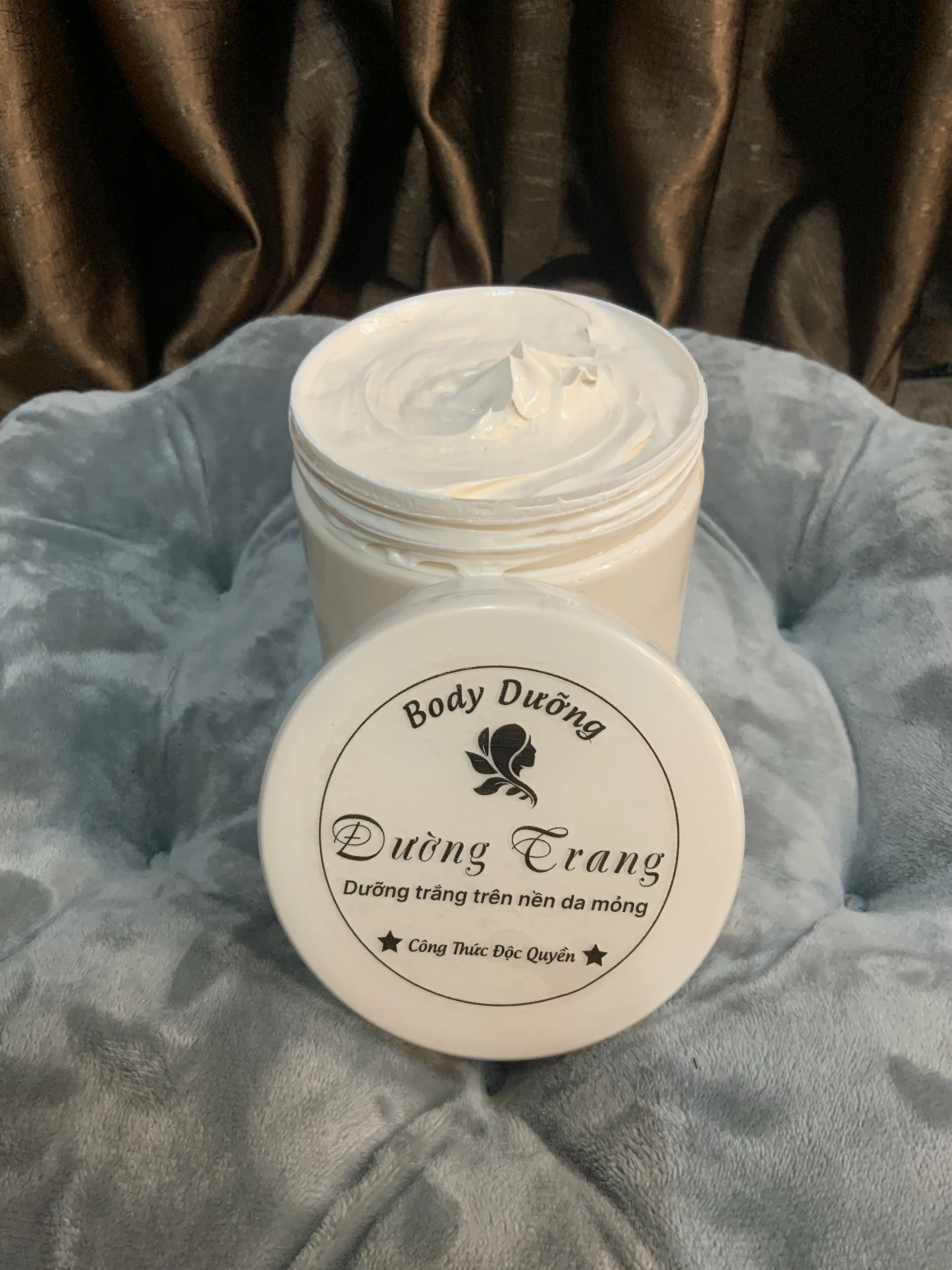 Kem Body Dưỡng ĐƯỜNG TRANG (ĐT). trắng da,dưỡng ẩm,chất kem cải tiến mới. Trọng lượng 500g Kem Body