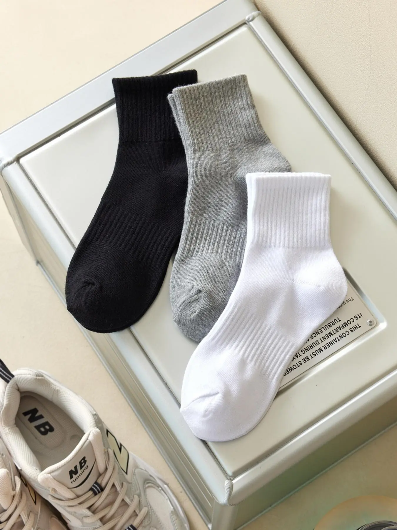 Women's 3 Pairs Comfort Minimalist Solid Crew Socks, Multipack Casual Comfy Breathable Soft Cozy Mid-calf Socks for Daily Wear, Lady's Socks & Hosiery, Basic Womenswear