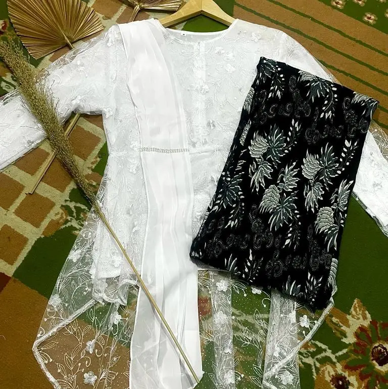 KEBAYA SET SELENDANG MODERN PUTIH