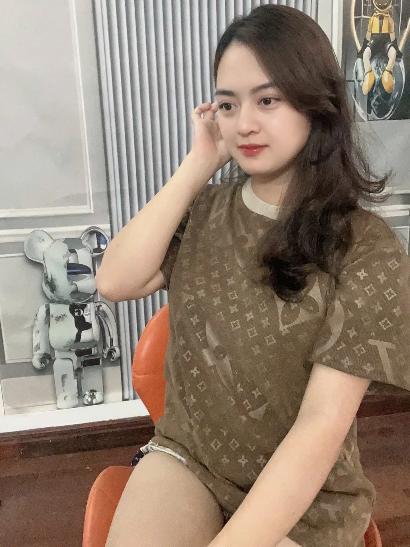Áo thun LVv Nam nữ chất bông tằm cao cấp in 3d, 2 màu đen và vàng nâu, hottrend 2025 girl phố boy phố