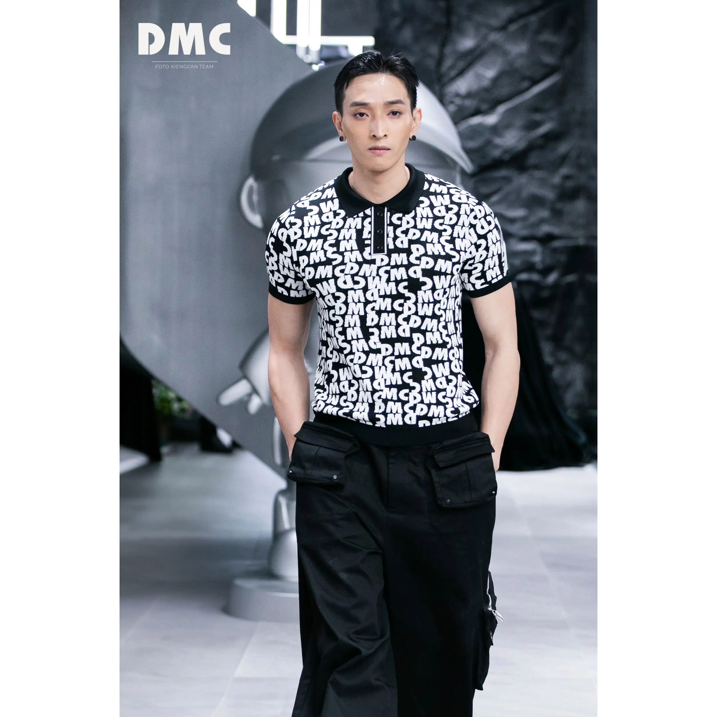 Áo polo nam dệt kim chữ DMC (White & Black DMC Knit Polo For Man)