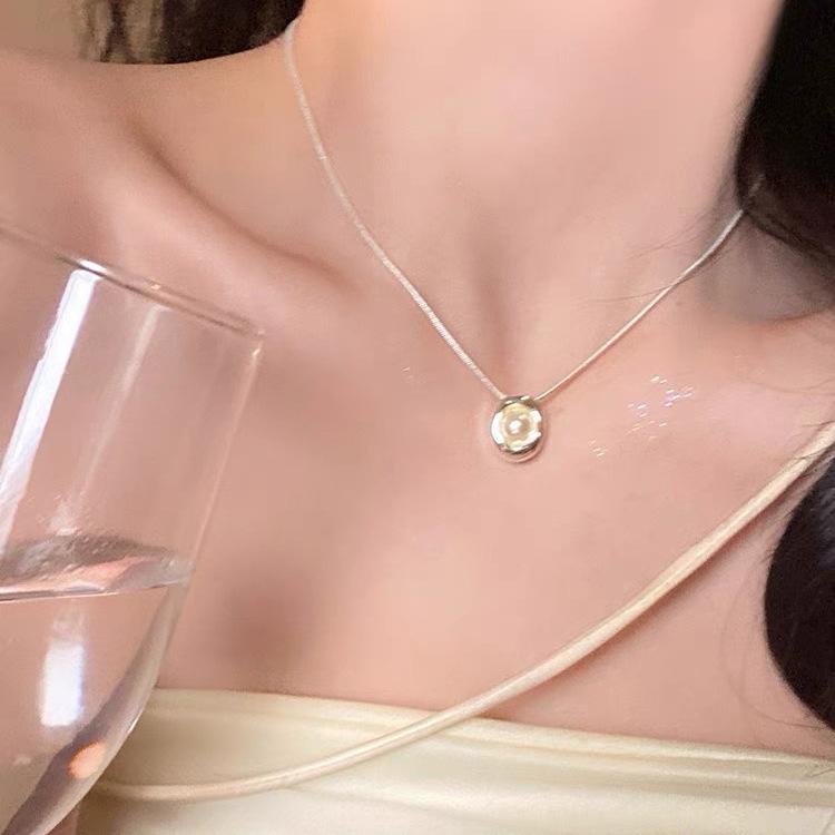 Product Introduction of Pearl Necklace for Women, Niche Light Luxury Design, High-end Fashionable Temperament, Clavicle Chain, Choker, Sweater Chain, Bead Chain 16