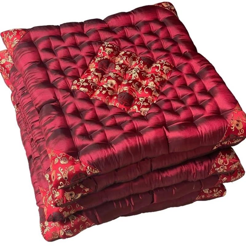 Đệm ngồi bệt lót ghế văn phòng chất Lụa Gấm Khâu Tay Sang Trọng Lịch Sự màu Đỏ Tinh tế có 2 kích thước