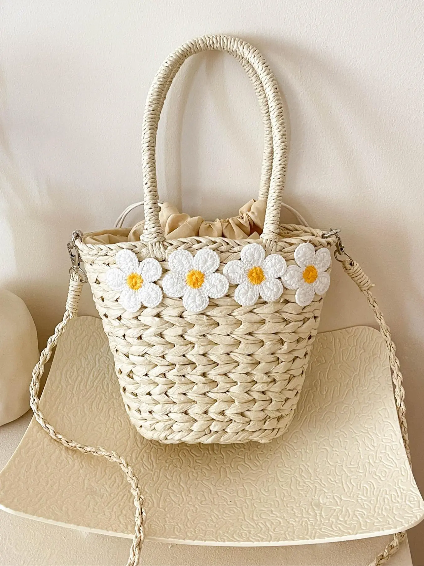 Women's Cute Daisy Embroidered Straw Bag, Fashionable Lightweight Shoulder Bag for Daily Used, Casual Trendy Versatile High-quality Daily Commuting Bag