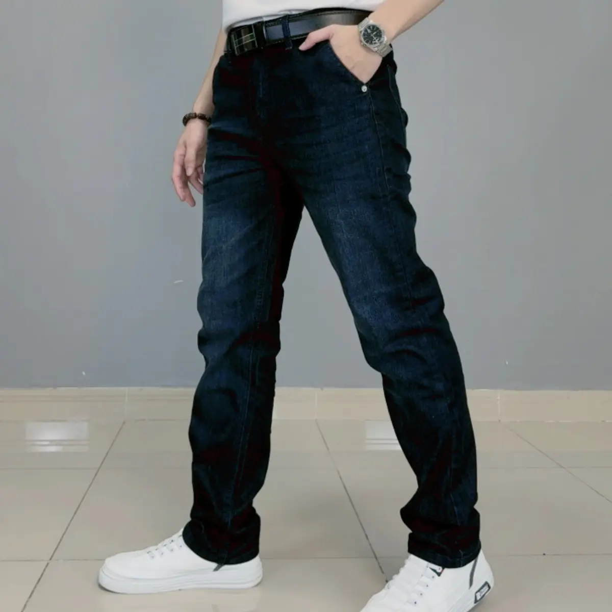 (HOT) Quần Jean Túi Xéo Màu Xanh Navy Được Thiết Kế Form Suông Vừa Và Sử Dụng Vải Nhập Khẩu Hàn Quốc