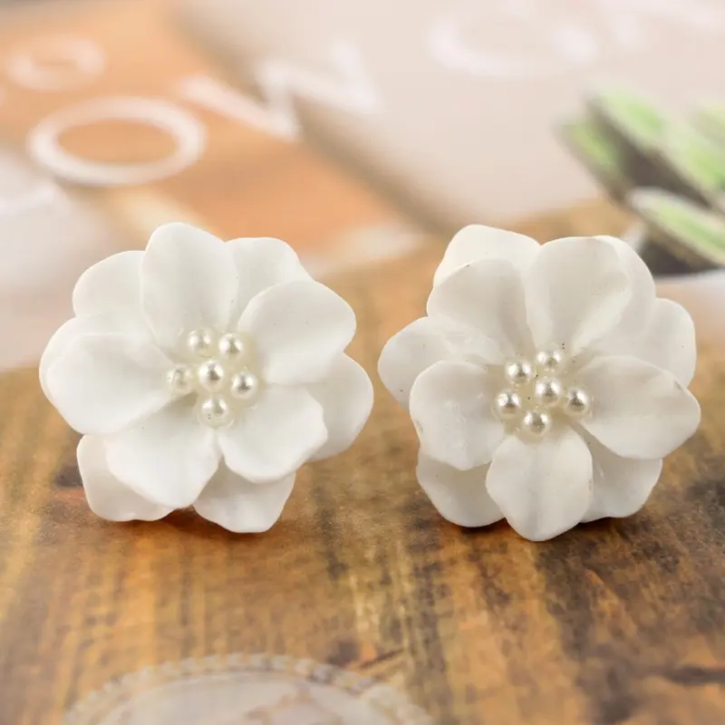 ianzi Elegant Resin White Earrings Stud Exquisite Camellia Flower Petals Earrings Jewelry Decoration Nice Gift for Women Girls