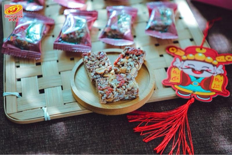 Product Introduction of Cốm gạo lức táo đỏ Tân Huê Viên (hộp giấy 250g) Snack Food 3