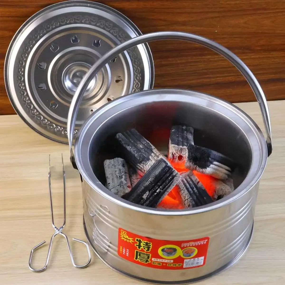 Bếp nướng than hoa có quai xách , tặng kèm vỉ nướng tiện lợi ( A bống )