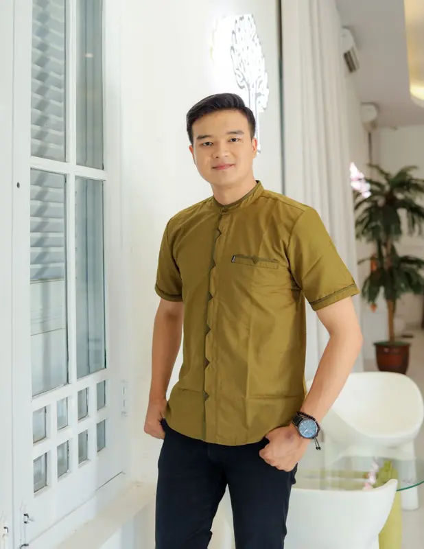 Baju Koko Pria Lengan Pendek Lipat Elrumi Motif Sakha Polos 4