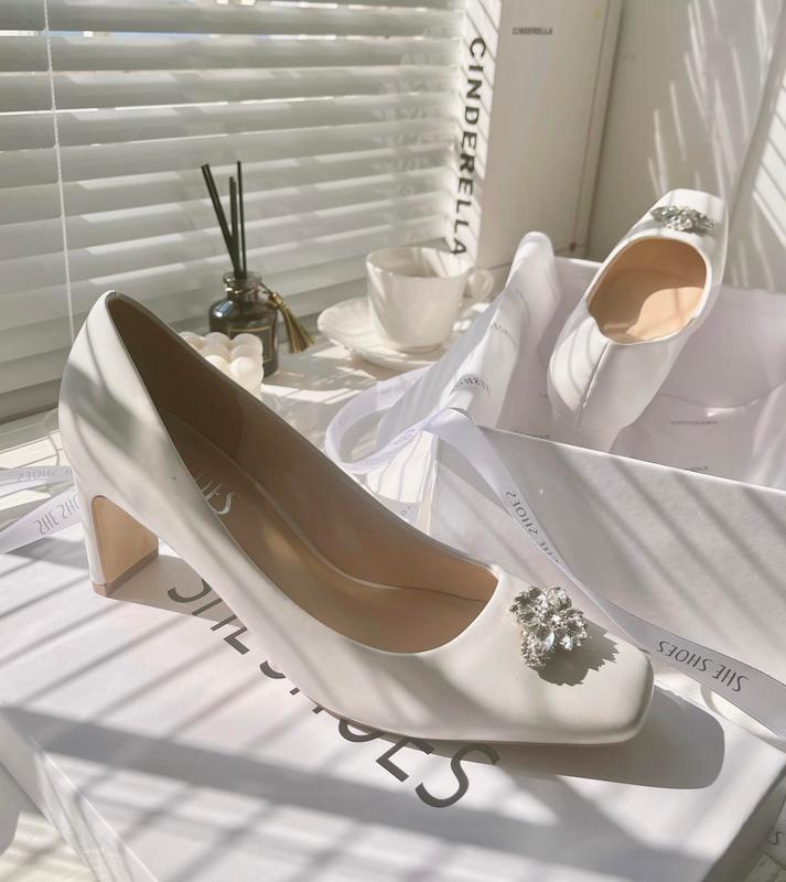  GIÀY CƯỚI MŨI VUÔNG ĐÍNH HOA ĐÁ CAO CẤP NEW ARRIVAL - GC07048 