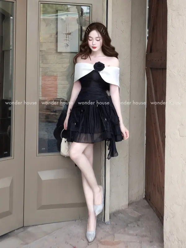 Wonderhouse Suri Dress Đầm trễ vai phối trắng xếp ly dự tiệc dạo phố nữ tính sang trọng, kèm 1 hoa 5 chram bướm 1