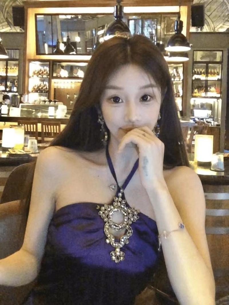 Product Introduction of Socialite Style Heavy Craft Diamond-Studded Halter Neck Satin Vest for Women Summer Elegant Versatile Sleeveless Top 2