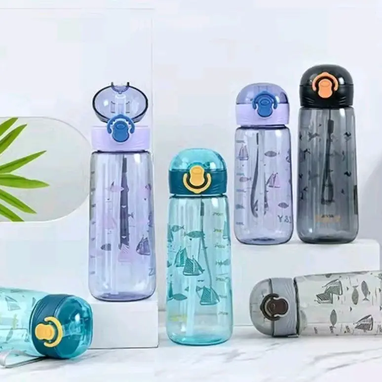 Botol Minum Plastik anak Gambar Perahu 750ml dengan Sedotan dan Tali Kitchenware Bottles 2