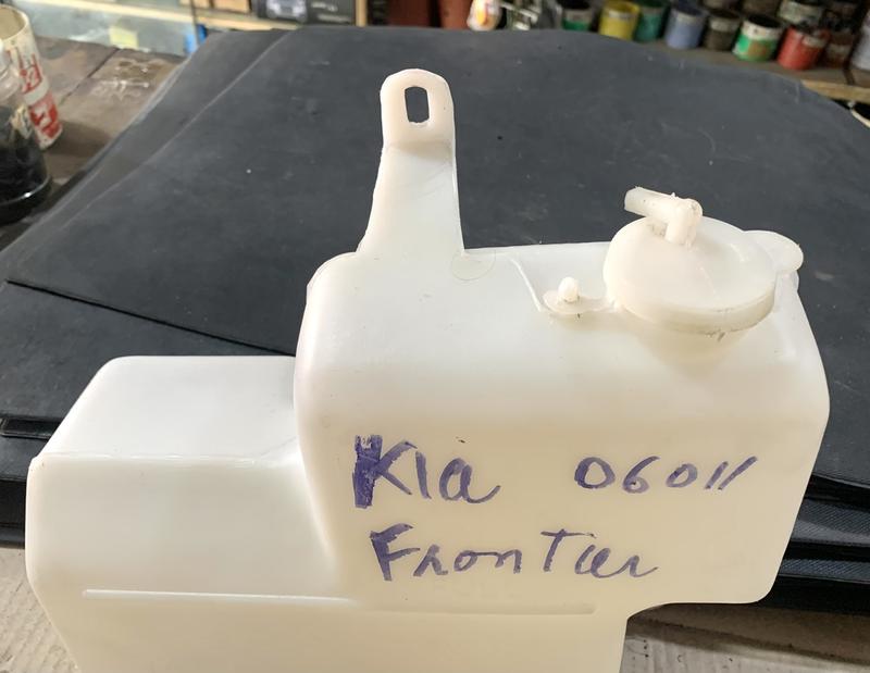 Product Introduction of Bình Nước Phụ Xe Tải KIA Frontier, K3000, K165, K2700 k190, K140....Bằng Nhựa Cứng Siêu Bền. 3