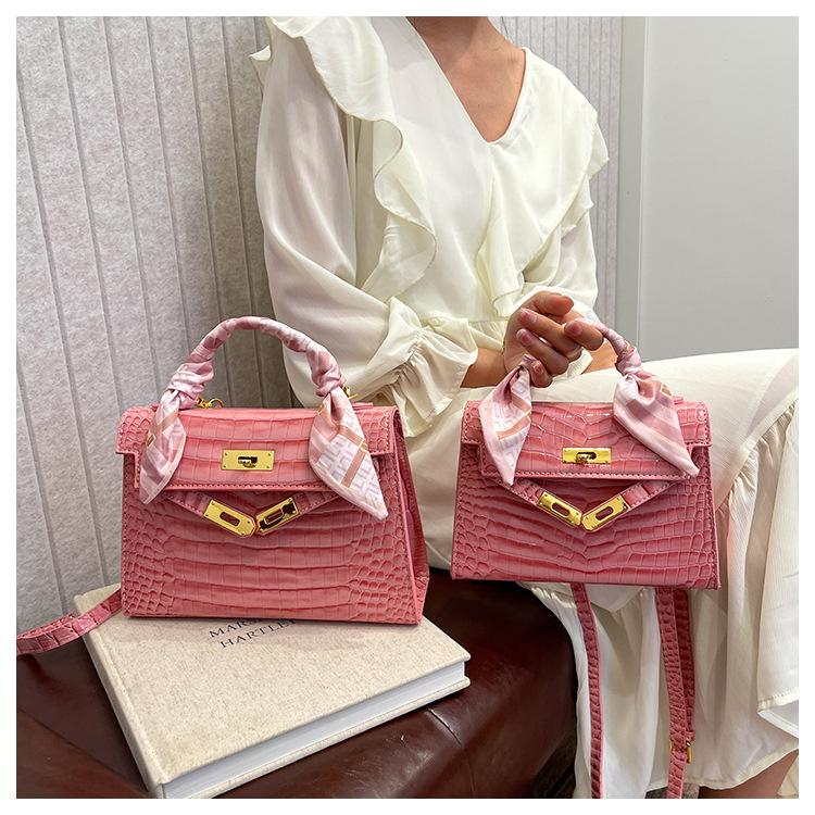 Product Introduction of Cross-Border Texture Kelly Bag 2025 Spring New Handbag Crocodile Pattern Shoulder Bag Retro All-Match Crossbody Women's Bag 0