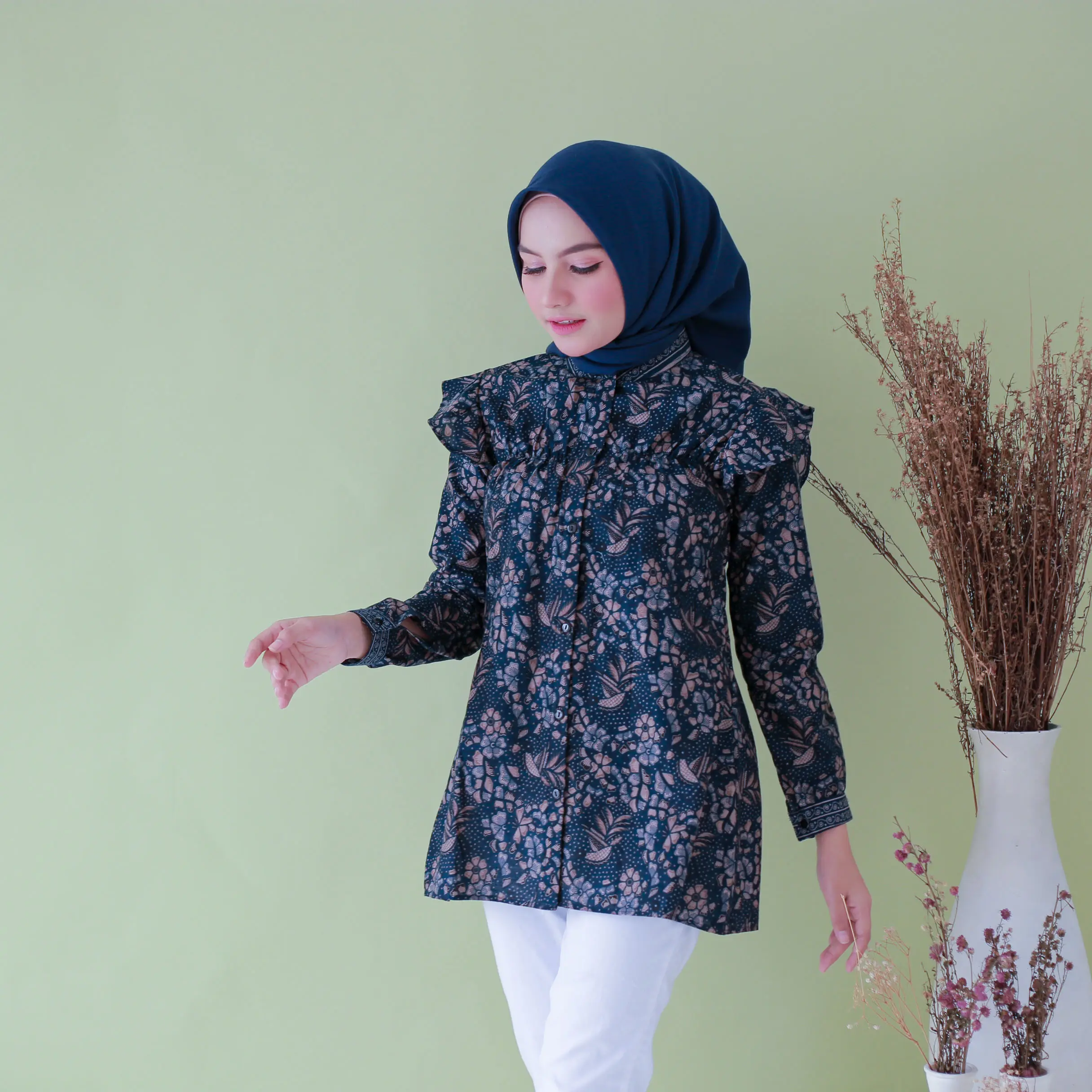 atasan batik wanita batik kerja wanita kancing depan blus jaiz navy by batik aziza