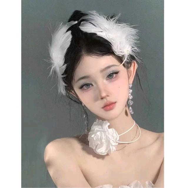 1 Cặp Kẹp tóc lông vũ mẫu mới loại to chụp hình,conept makeup dự tiệc biểu diễn...