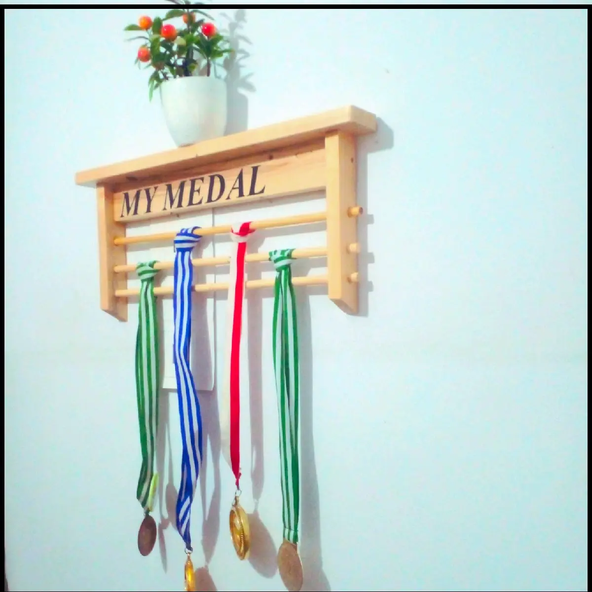 Medal Hanger Gantungan Medali Minimalis Kayu
