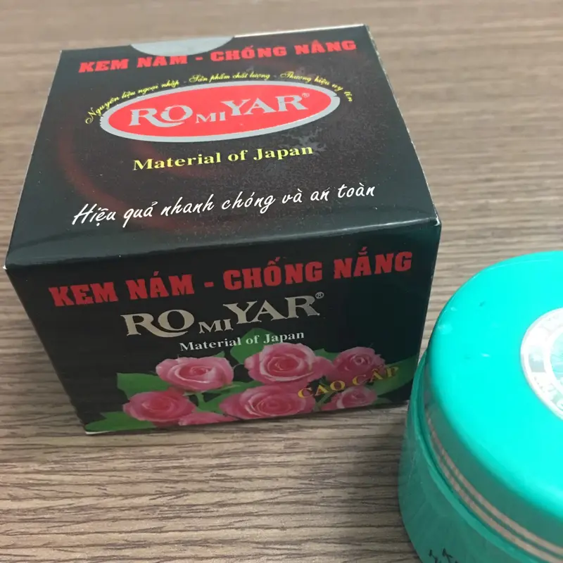 Kem nám chống nắng 15g ROMIYAR SPF 25 1