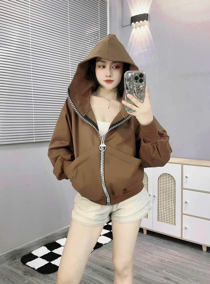 Product Introduction of Áo khoác nỉ nữ chống nắng trơn phối dây kéo to có nón - Top Women 8