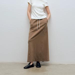 Flatter Your Figure with the Rear Slit Half-Body Skirt