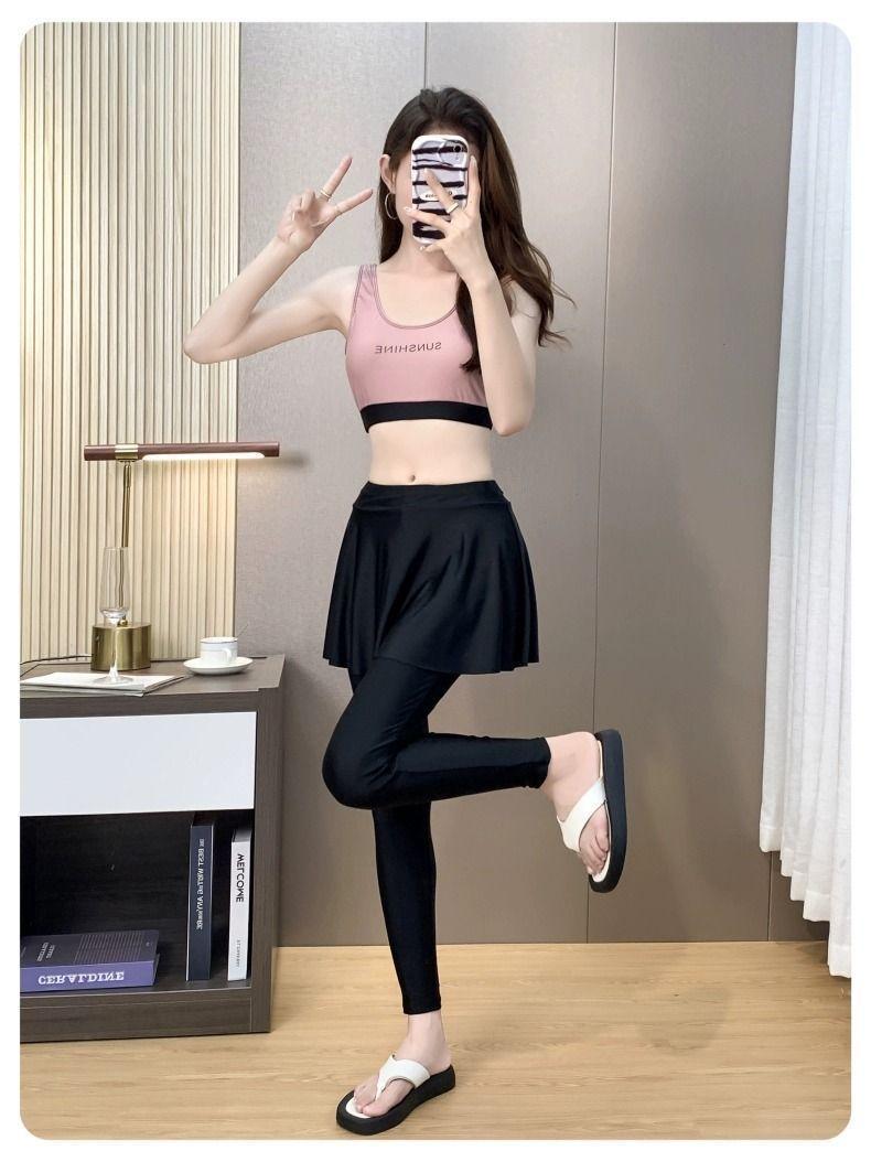 Product Introduction of Plus Size Sports Swimsuit Women's Summer New Split Conservative Long-Sleeved Trousers Diving Suit Jellyfish Seaside Surfing Swimsuit 4