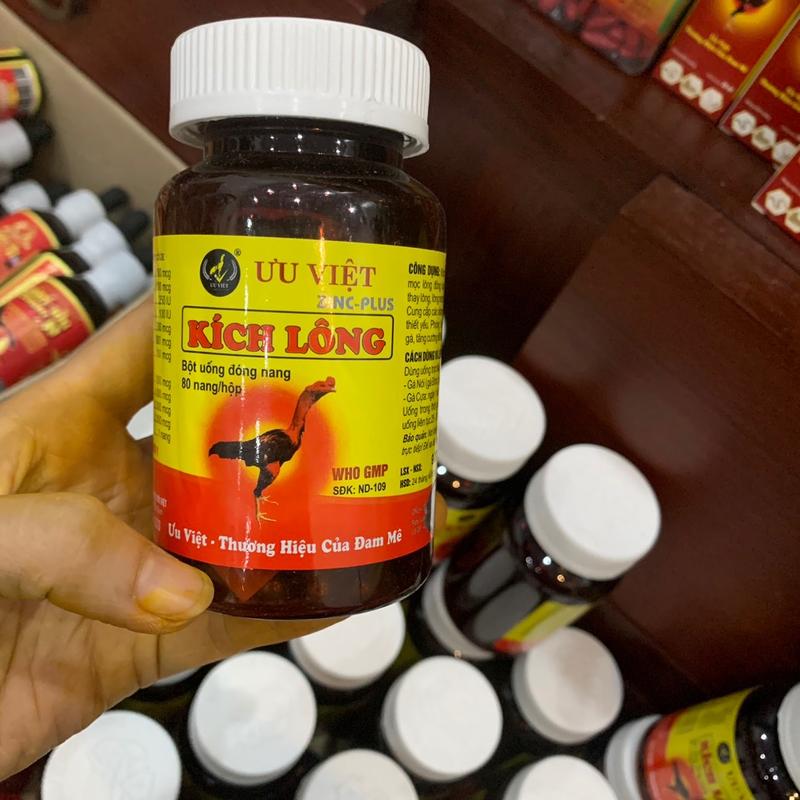 Lọ kích lông ưu việt dùng cho gà chọi đang thay lông