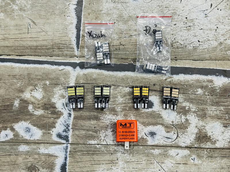 COMBO 2 CẶP XI NHAN LED T15 KÈM CỤC CHỚP CAM HIỆU ỨNG NHÁY TIẾT KIỆN ĐIỆN