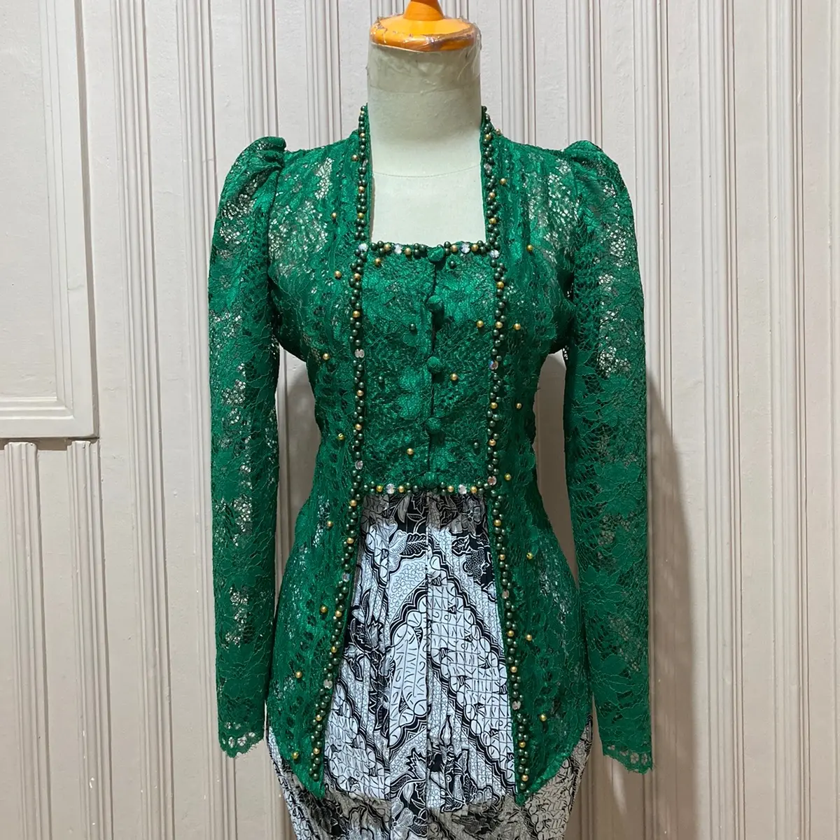 Kebaya Kutu Baru Lengan Balon