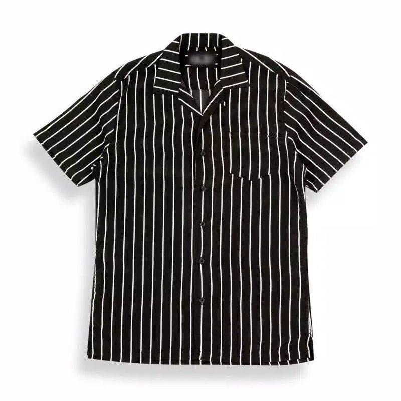 Kemeja Pria Salur Lengan Pendek Kemeja Strip Cowok Motif Setrip Kemeja Cowok Terbaru Santai Setrip V-Neck Slim-fitting Setrip Hem Kerah Panjang Hitam 4