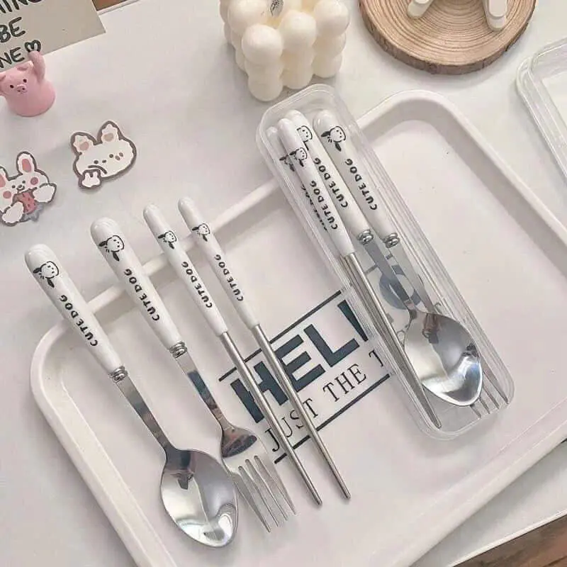 Hộp 3 Món Thìa Đũa, Muỗng Inox Tiện Lợi Văn Phòng,Bộ Thìa Đũa Dĩa Ăn Hoa Quả , Set Thìa Dĩa Đũa Cá Nhân Họa Tiết Kute