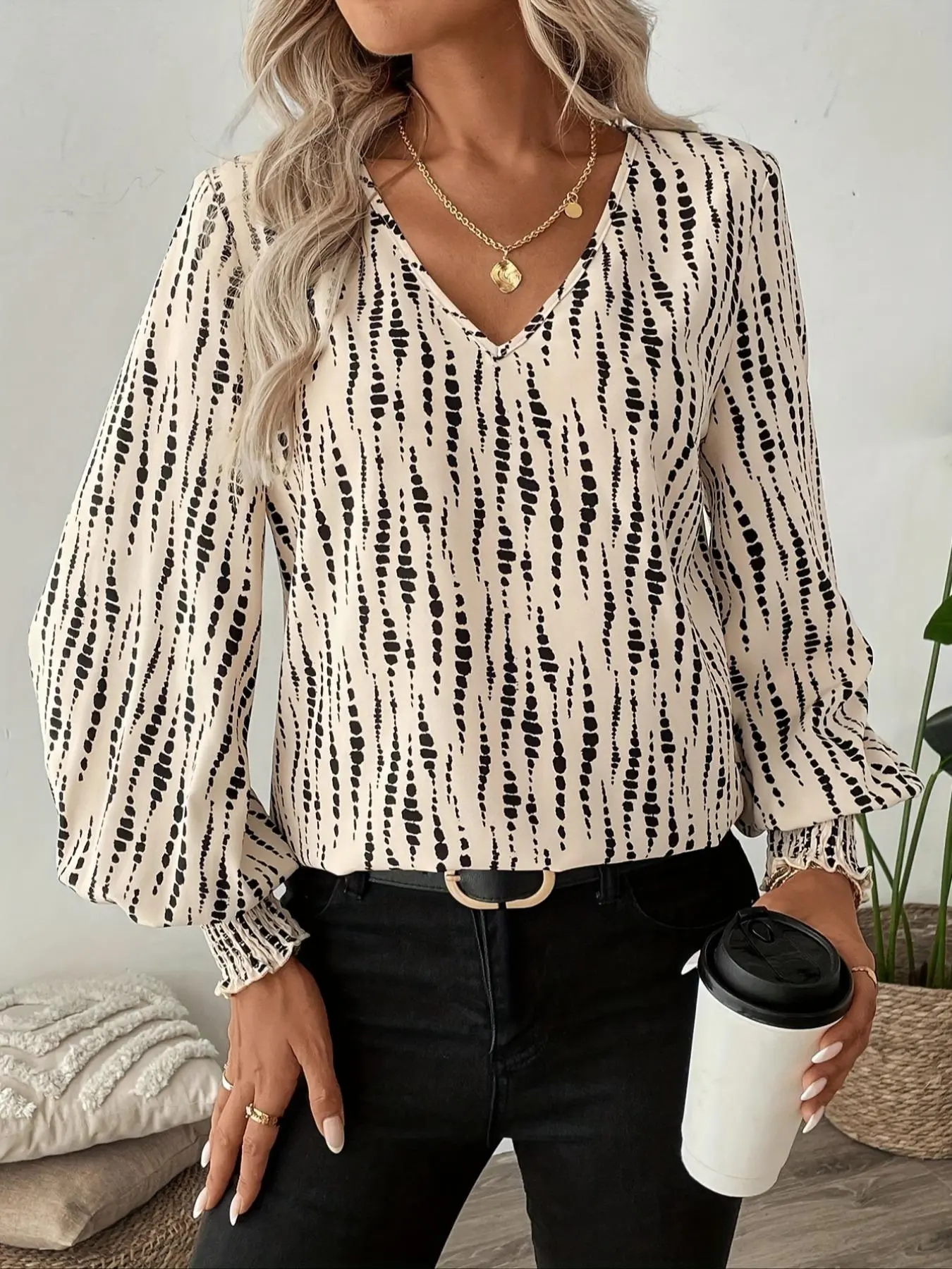 Women's All Over Print V Neck Blouse, Casual Long Sleeve Top for Daily Wear, Ladies Clothes for All Seasons