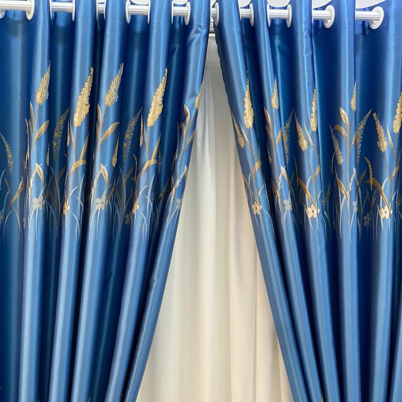 Rèm cửa vải ngọc trai xanh biển,hình hoa lau ,cản sáng  95%,may xỏ  khoen ,giá  trong giỏ hàng đang tính  m căng thẳng chưa có độ nhúng, chưa gồm thanh treo.
