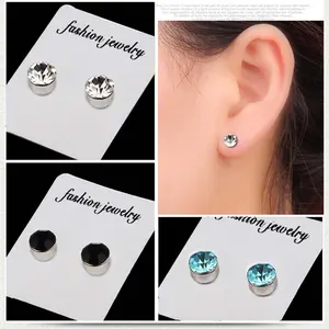 Anting Magnet Berlian Warna Magnet Tanpa Tindik Magnet Unisex Anting Palsu Pria Wanita Earrings Putih/ Hitam/ Biru/Putih Dengan Hitam Anting Magnet Berlian Warna Magnet Tanpa Tindik Magnet Unisex Anting Palsu Pria Wanita Earrings Putih/ Hitam/ Biru/Putih Dengan Hitam