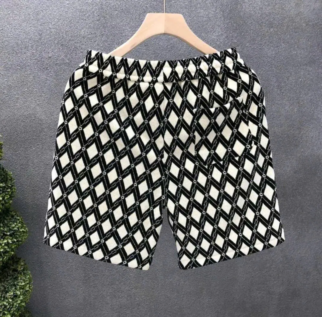 QUẦN SHORT NAM KẺ SỌC ĐEN TRẮNG HOTTREN.CHẤT VẢI DÀY DẶN, THOÁNG MÁT