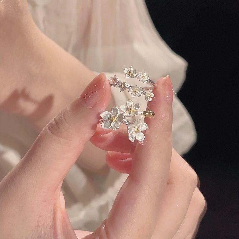 Product Introduction of Blossoms resembling Jinshan camellia, best friend pairing ring, niche design, light luxury, simple temperament, adjustable ring opening 2