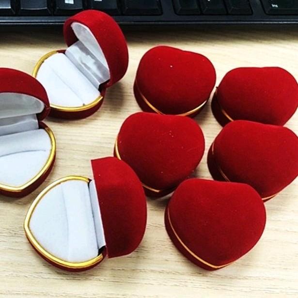 Hộp nhẫn nhưng hình tim, hộp Trang sức cưới Chống Bụi