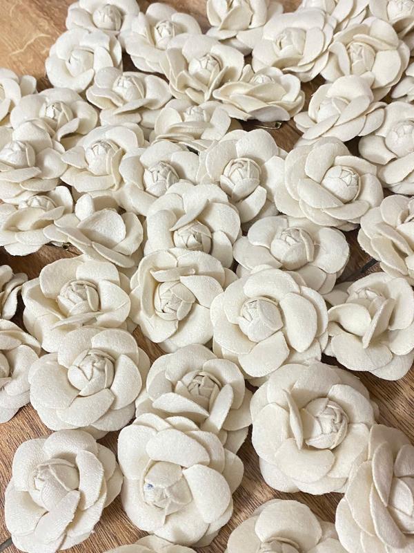 Ngolas - Hoa Trà Dạ Cao Cấp cấp Handmade Màu Nude Có Ghim Sau Cài Áo 6