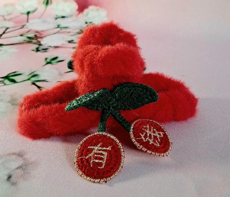 Product Introduction of kẹp ngoạm phủ lông đính charm xinh to 11cm 7