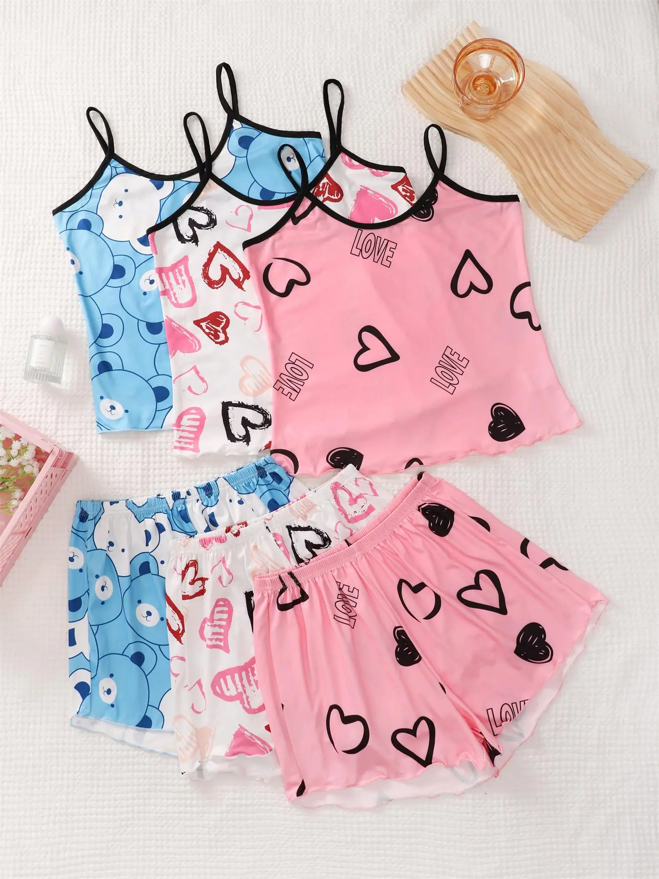 Women's Heart & Cartoon Print Pajama Set, Casual Comfy Cami Top & Elastic Waist Shorts, Women's Sleepwear for All Seasons