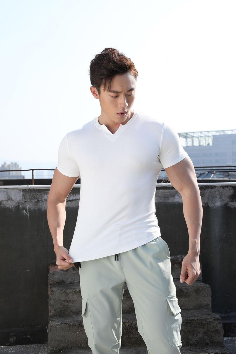 Product Introduction of Sports Short-Sleeved T-shirt Male V-neck round Neck Tights Moisture Wicking High Elastic Training Running Fitness Clothes Bottoming Shirt 2