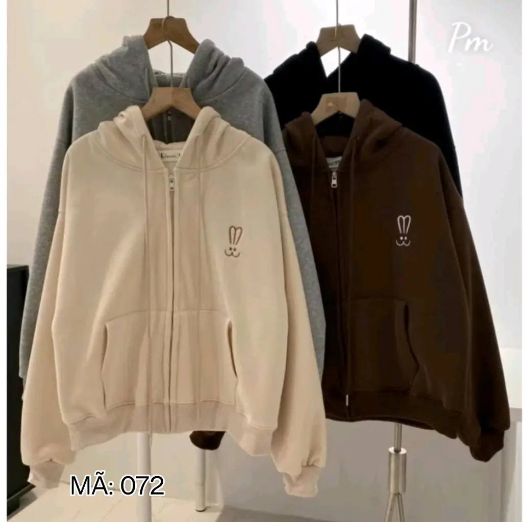 Áo khoác hoodie có kéo khóa 65kg trở lại nón to 2 lớp. Có vieo trong cửa hàng của shop bấm sang titok để xem chất vải ạ  #aohooodie#aokhoacgiare#aokhoacnonto#aokhoac
