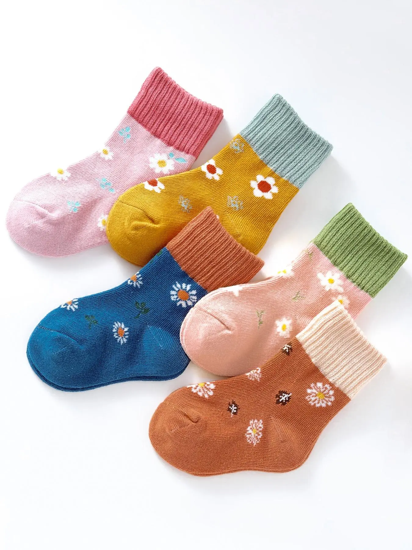 Girl's 5 Pairs Colorblock Floral Print Crew Socks, Cute Soft Comfortable Breathable Socks for Fall & Winter, Kid's Socks for Daily Wear