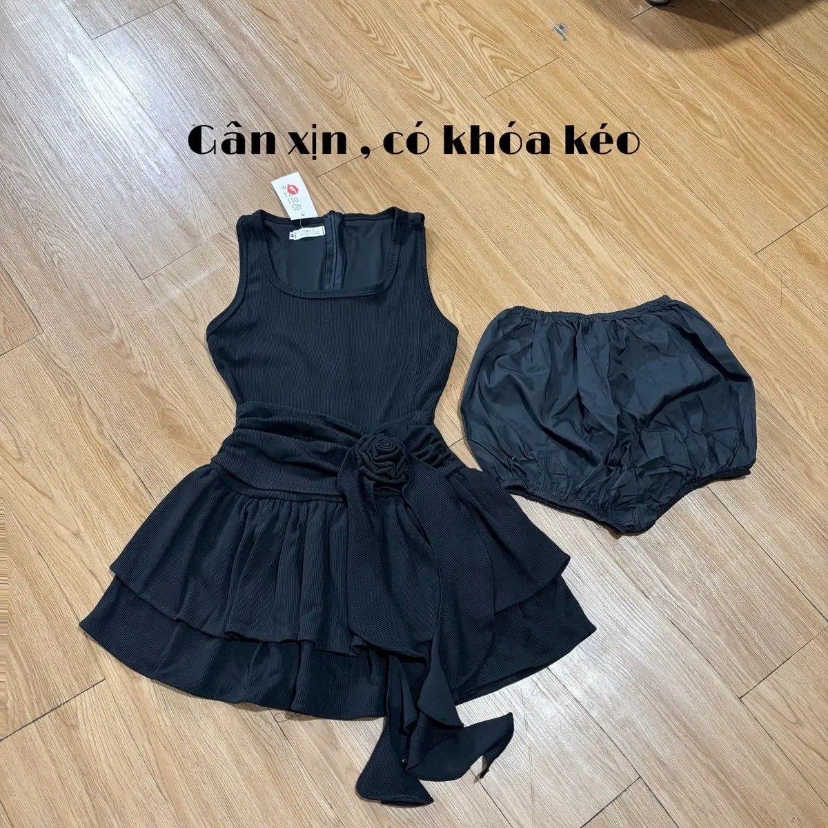 ĐẦM XÒE ĐÍNH HOA KÈM QUẦN DÁNG NGẮN  Women