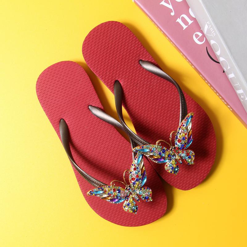 Dép kẹp nữ HVN Thailand mũi tròn phối charm bướm, chất liệu đế cao su cao cấp không xẹp lún, thiết kế chống trơn trượt - Dép tông nữ, Dép đi biển DéP GiàY Shoes