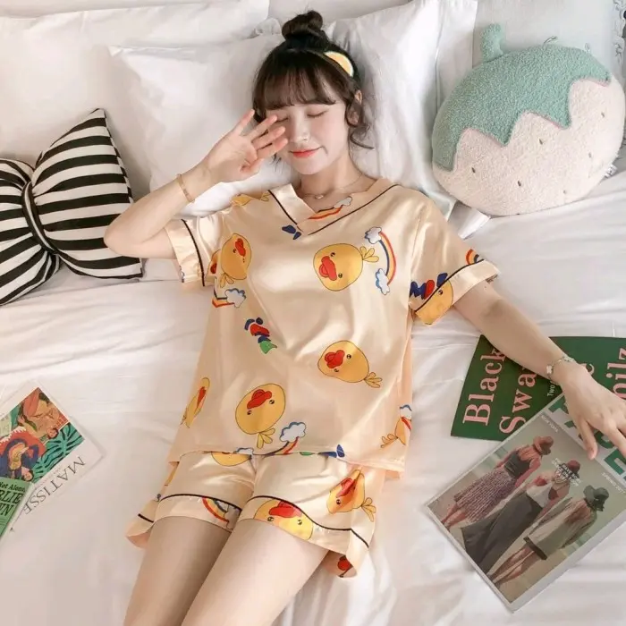 setelan baju tidur lengan pendek impor bahan satin impor  .celana pendek  pinggang karet.cocok buat musim panas Musim panas Santai Harian Wanita Piyama Dewasa piyama wanita dewasa